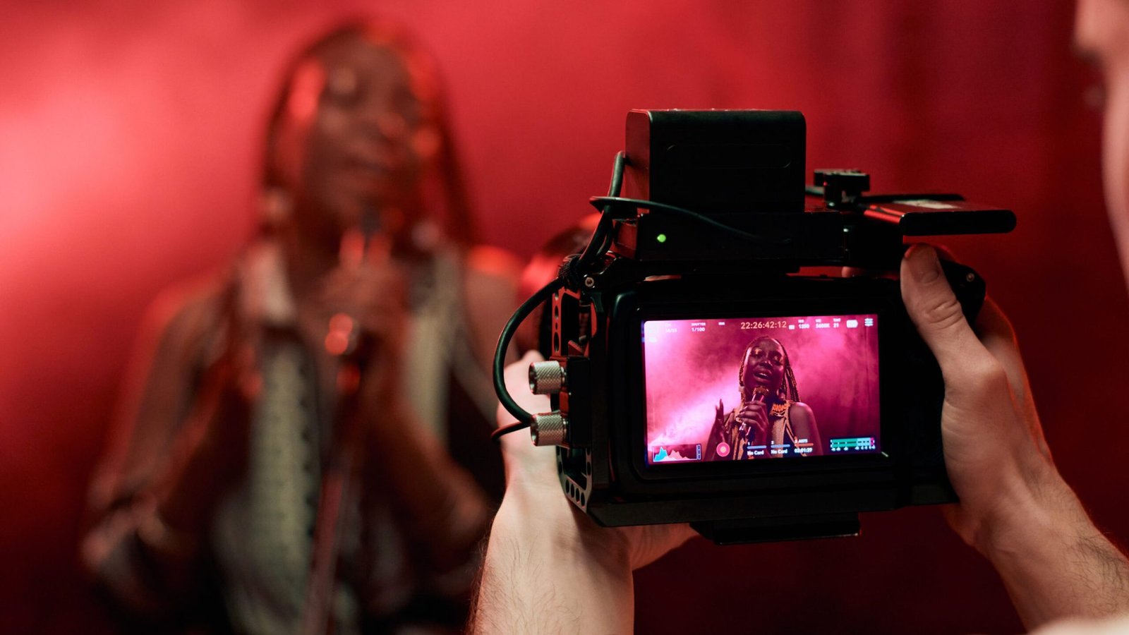 Cameraman Filming Music Video 2025 03 18 22 20 26 Utc Scaled Rfn5z80jvhrd0dqjy02qqb9q66xea4ddqws3pjgp4g